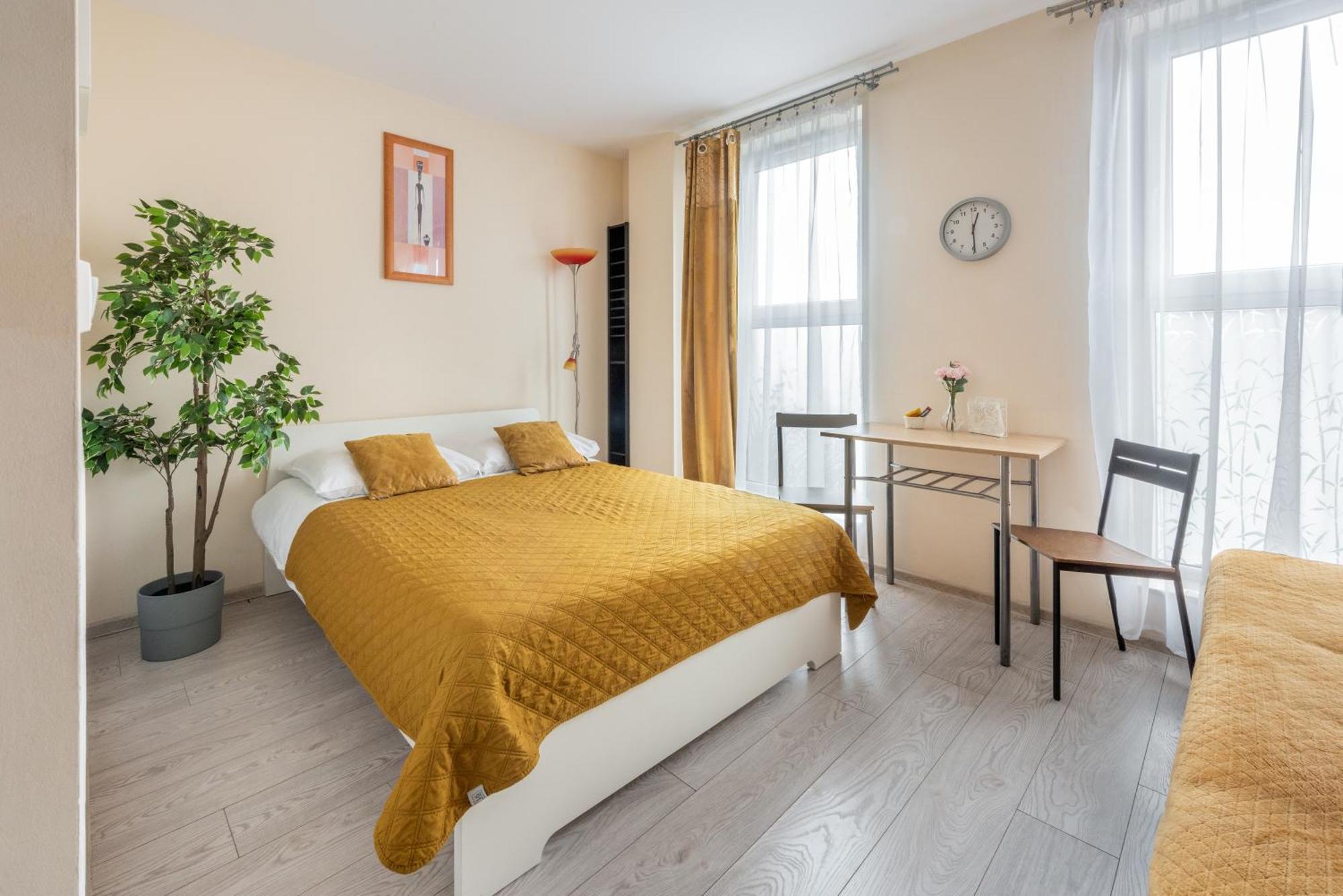 Cozy Modern Astoria Magic Orange Old Town Apartment *