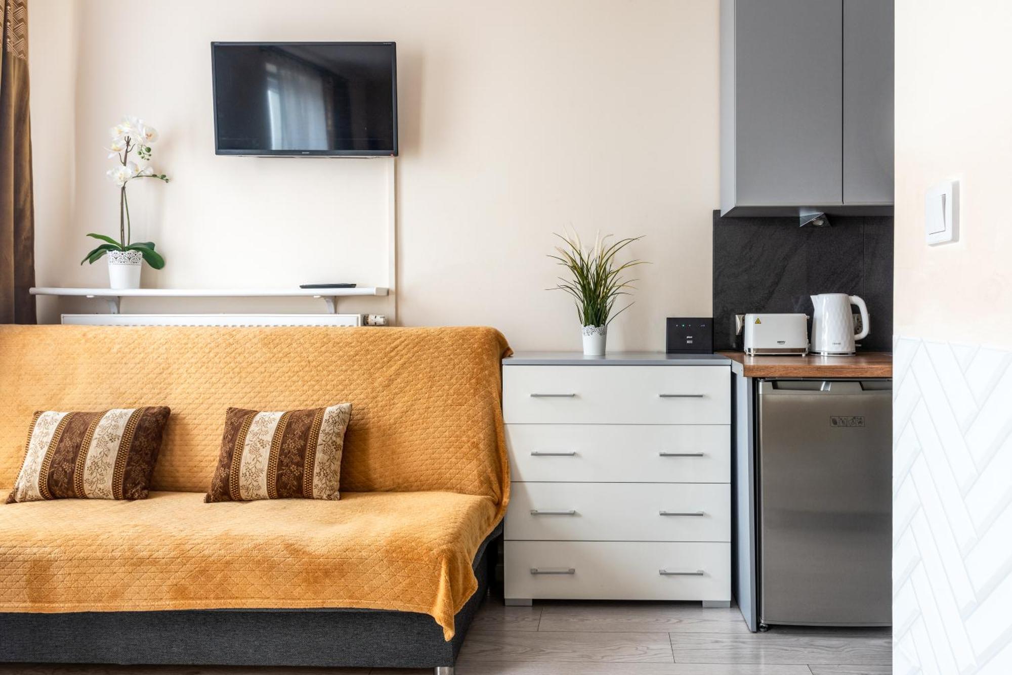 Cozy Modern Astoria Magic Orange Old Town Apartment *