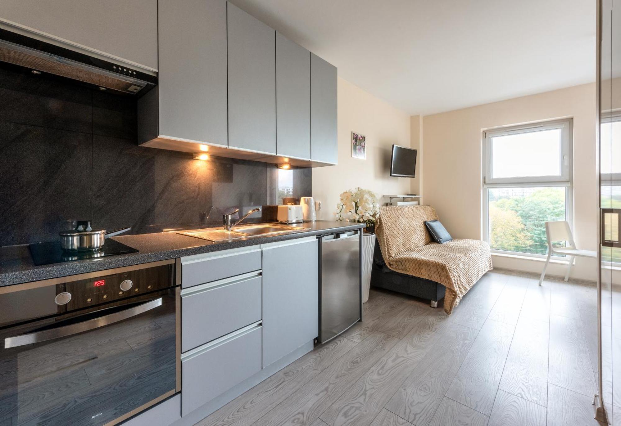 Cozy Modern Astoria Magic Orange Old Town Apartment